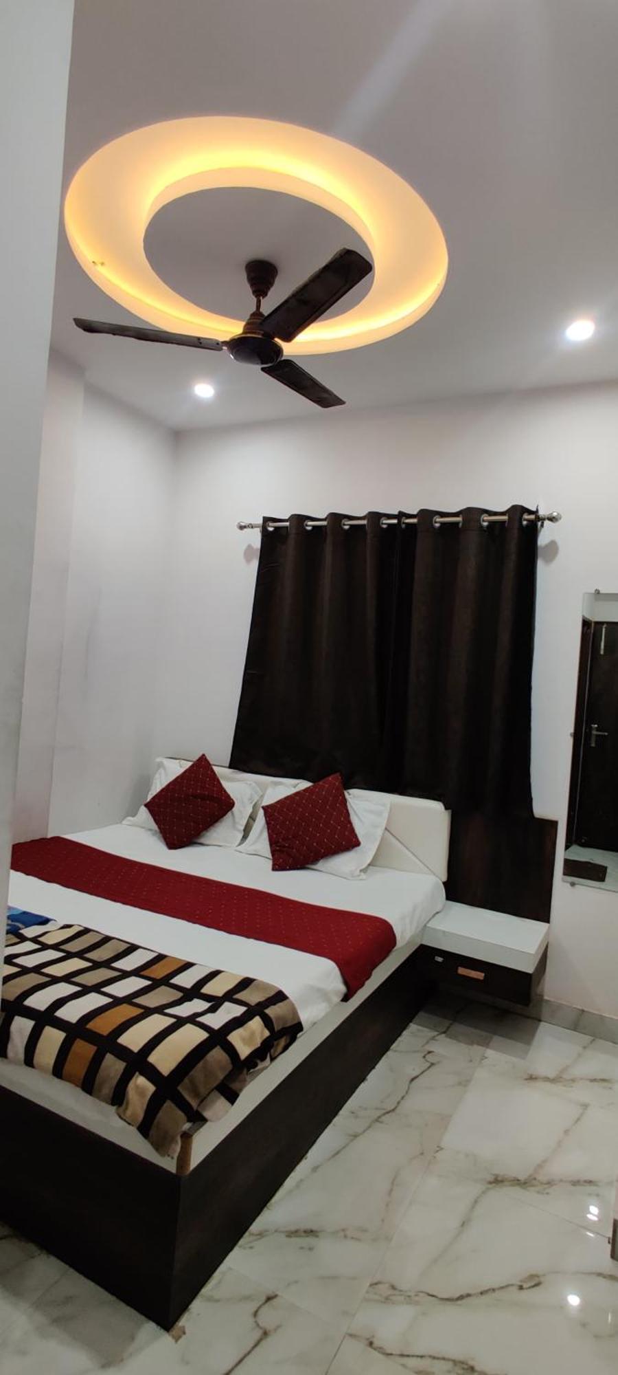 Cable Car Hotel Varanasi Exterior photo
